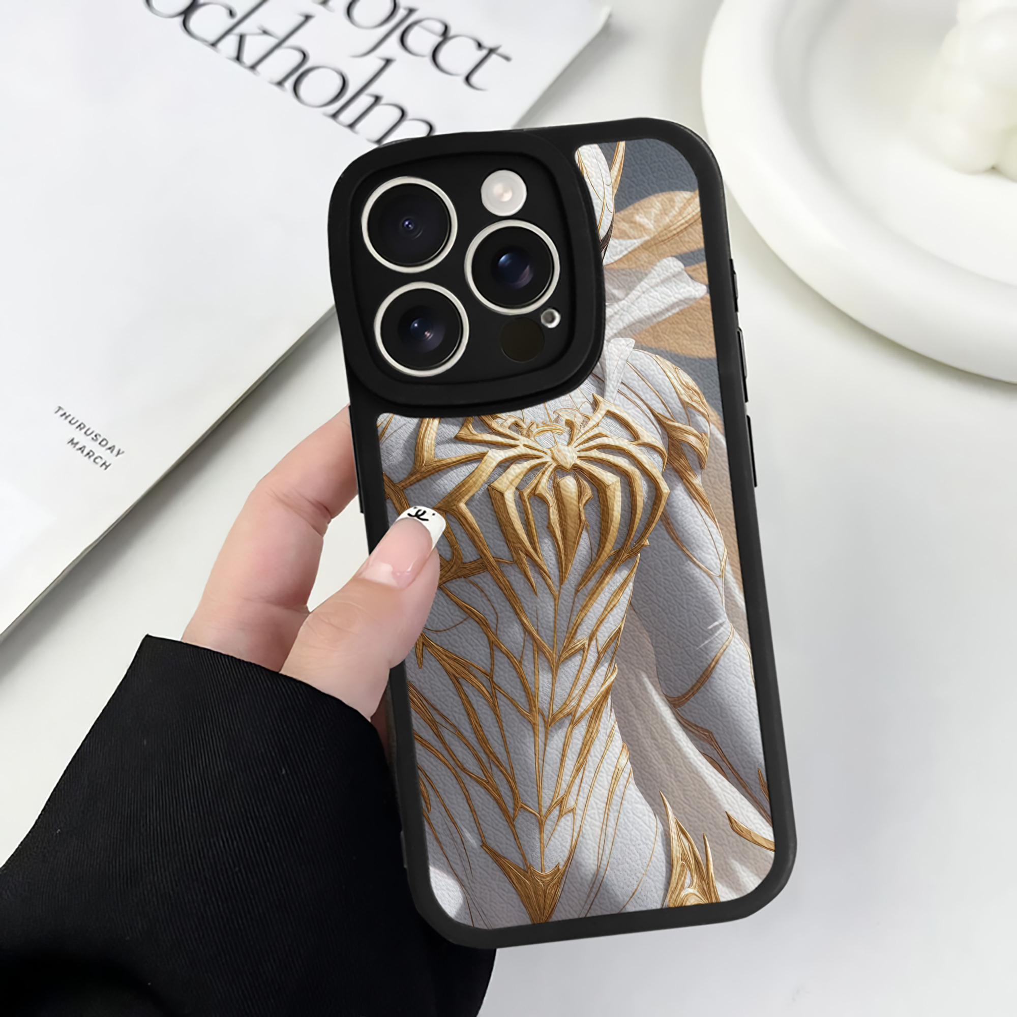 Spider Man スパイダーマン 【iPhone 16シリーズ対応】シリコンスマホケース（レザー調） 材質：シリコン